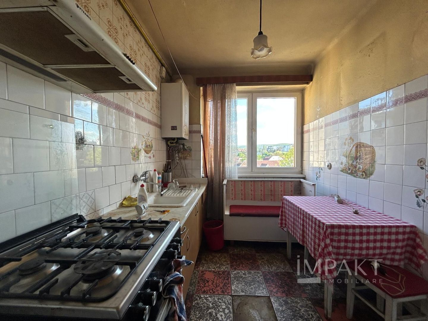 Apartament spatios, cu 4 camere in zona centrala - Poză 10