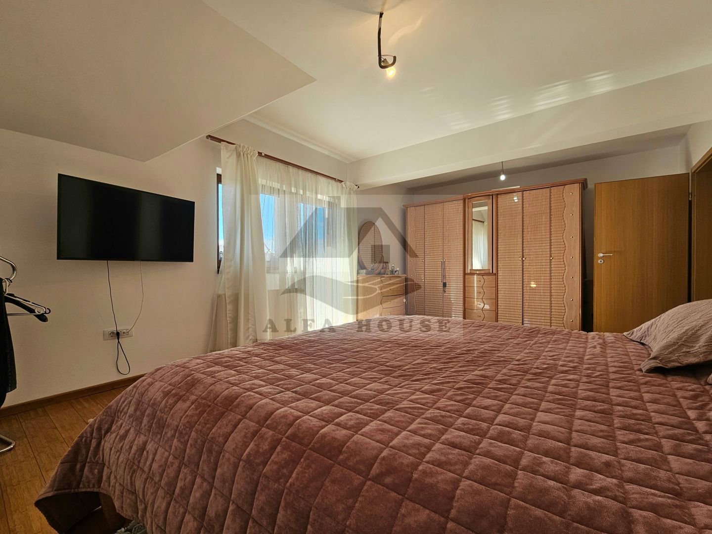 Casă individuala cu 5 camere, 270 mp, Tractorul - zona Coresi - Poză 20