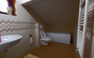 Vilă P+M cu teren de 4.200 mp – Onești - Poză 33