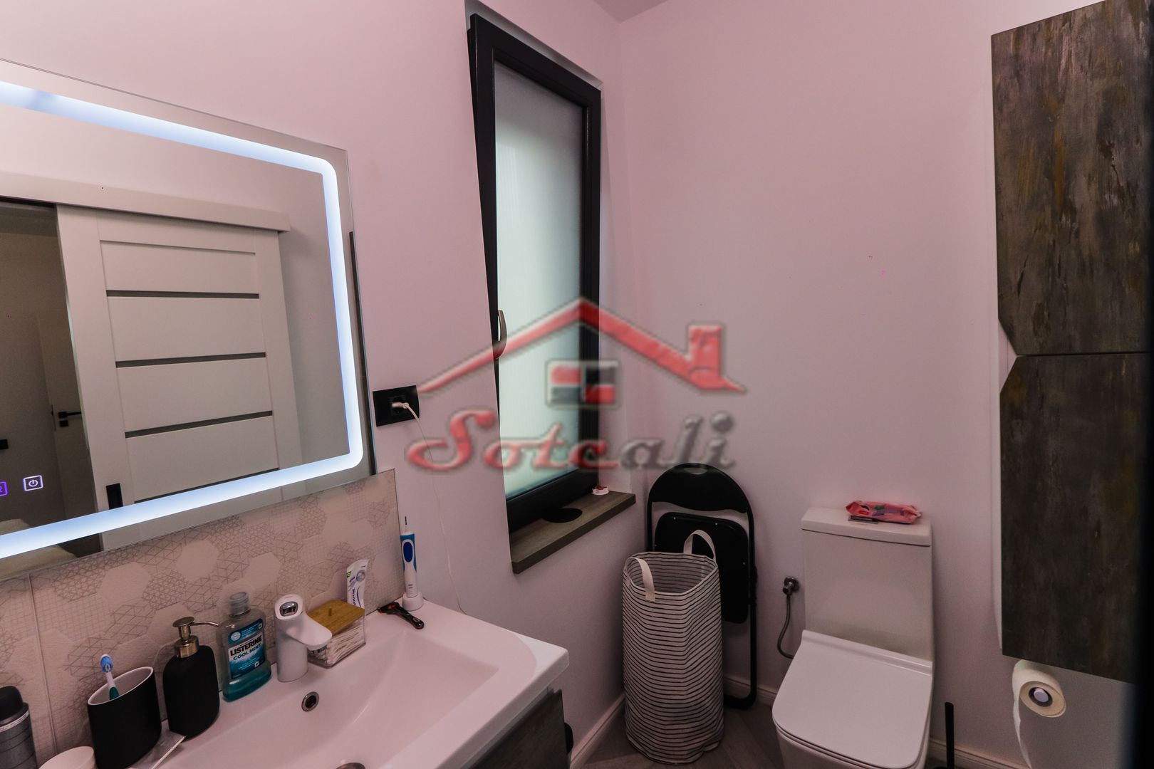 VILĂ MODERNĂ DE LUX CU PISCINĂ, FOTOVOLTAICE ȘI FOIȘOR – BREAZA - Poză 57