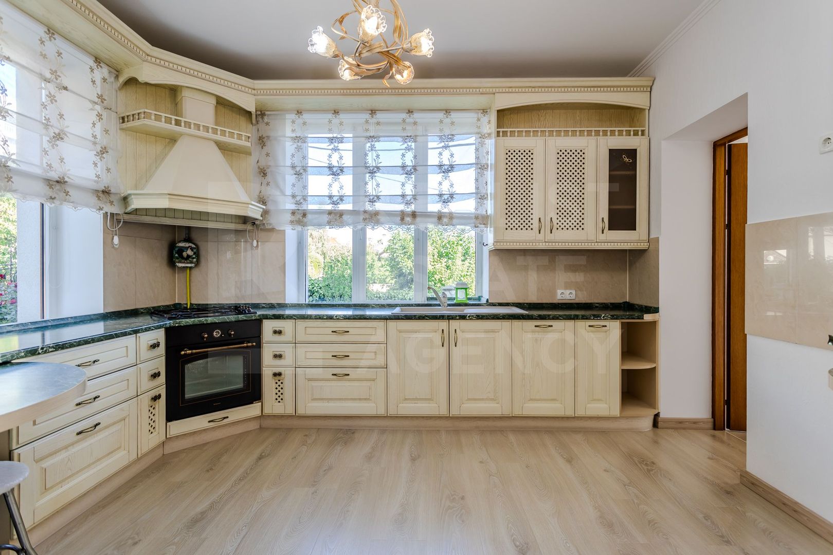 Vânzare, casă, 5 camere, str. Basarabilor, Buiucani - Poză 2