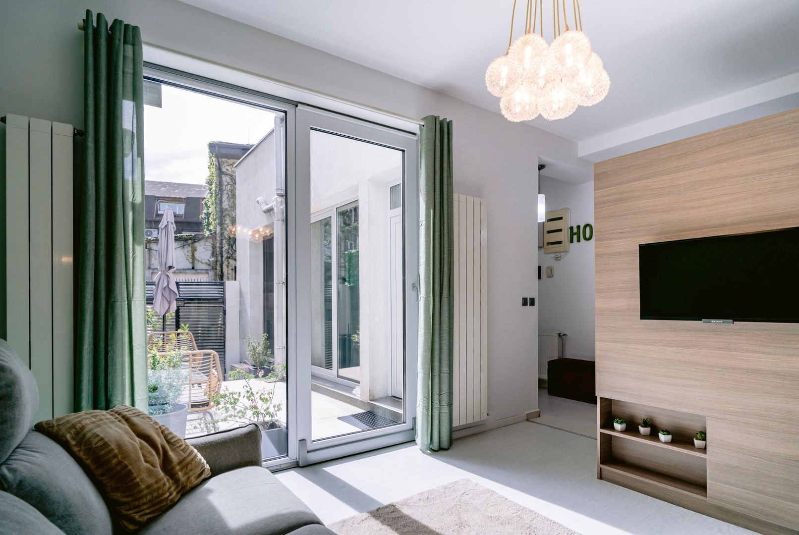CASA DEOSEBITA IN ZONA REZIDENTIALA - PLANTELOR - MANTULEASA - ARMENEASCA - Poză 6