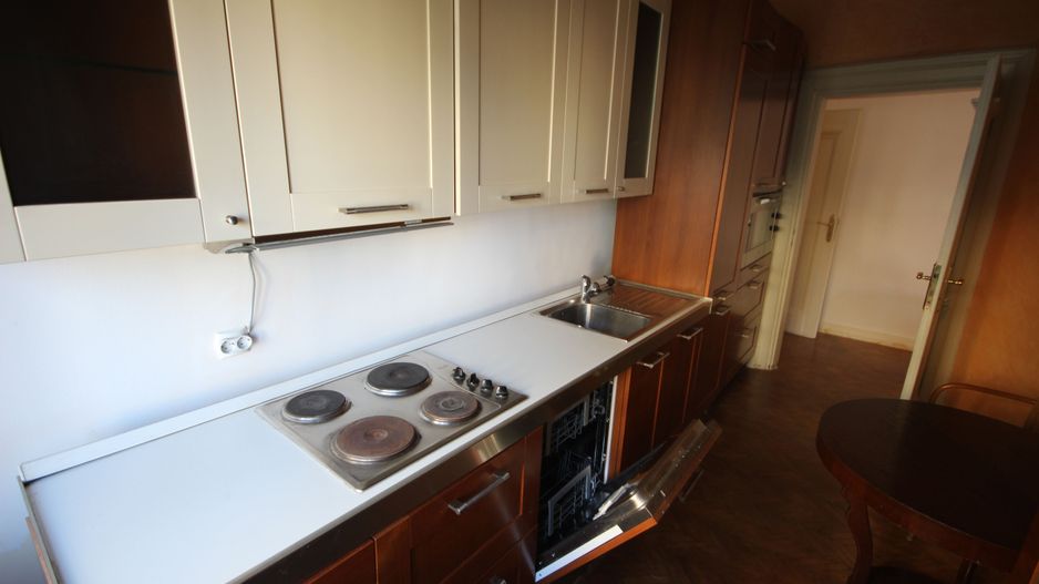 Apartament deosebit cu 3 camere în zona P-ta Victoriei - Poză 16