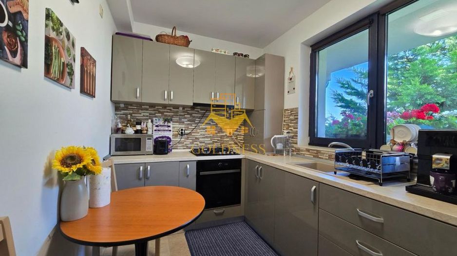 Casă modernă de vânzare, curte, 6 camere, parcare, Zona Vivo, Florești - Poză 7