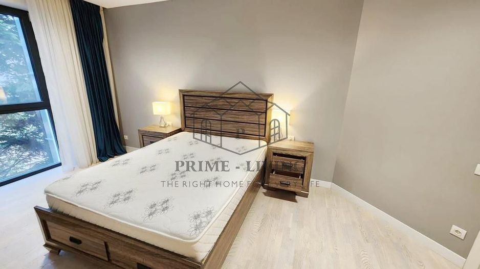 Apartament situat la etajul doi al unui bloc cu 3 etaje - Poză 5