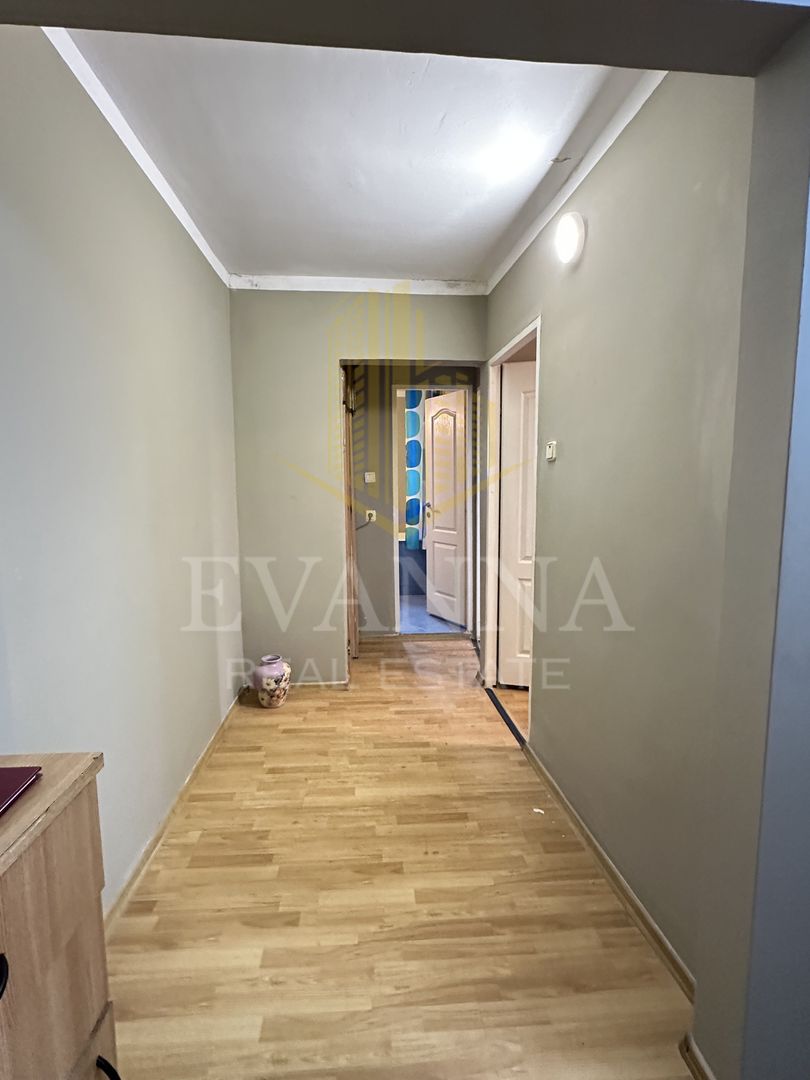 3 camere de vanzare , decomandat - 1000Euro/mp util - Poză 3