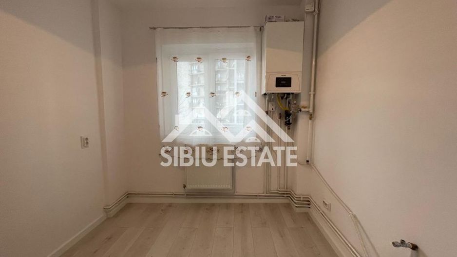 Apartament decomandat cu 2 camere, balcon, etaj 3, recent renovat, -Sibiu - Poză 14