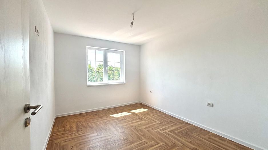 Duplex -4 camere - toate utilitatile - Sag - Poză 12