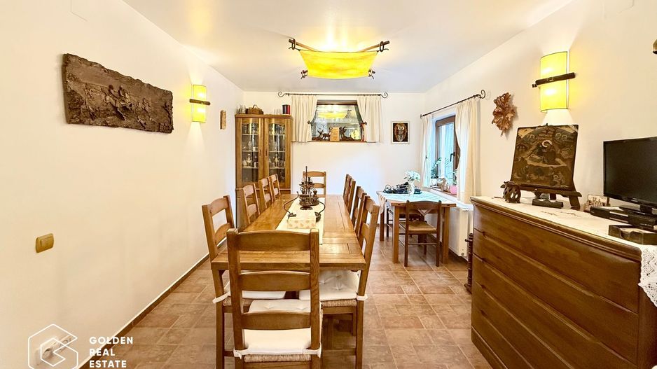 Vila de exceptie in Sinaia, mobilata, utilata, cu vedere superba - Poză 9