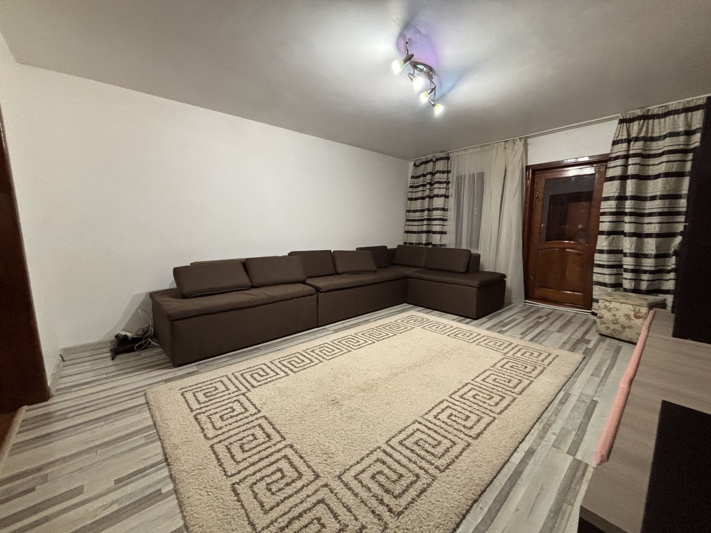 De inchiriat – Apartament 3 camere, 85 mp, partial mobilat - Poză 2