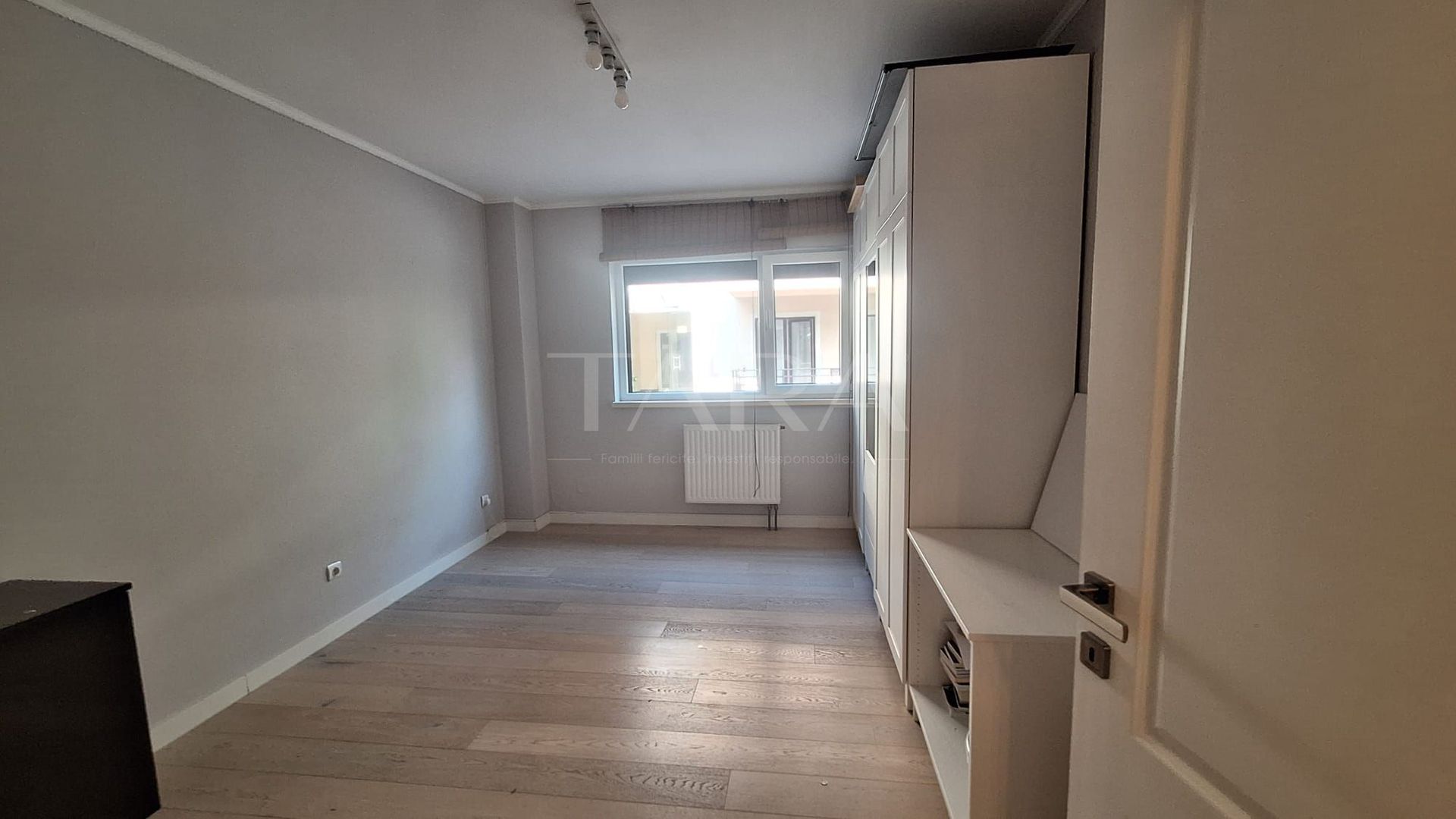 EXCLUSIVITATE – 3 camere în bloc tip vilă, zonă liniștită, Bună Ziua. - Poză 15
