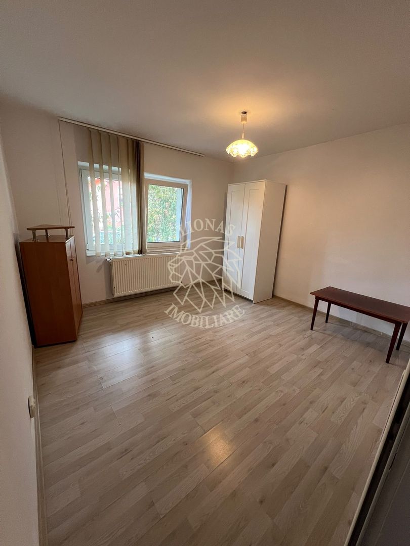 Apartament decomandat 3 camere-parcare-parter-Zona Imparatul Traian - Poză 2