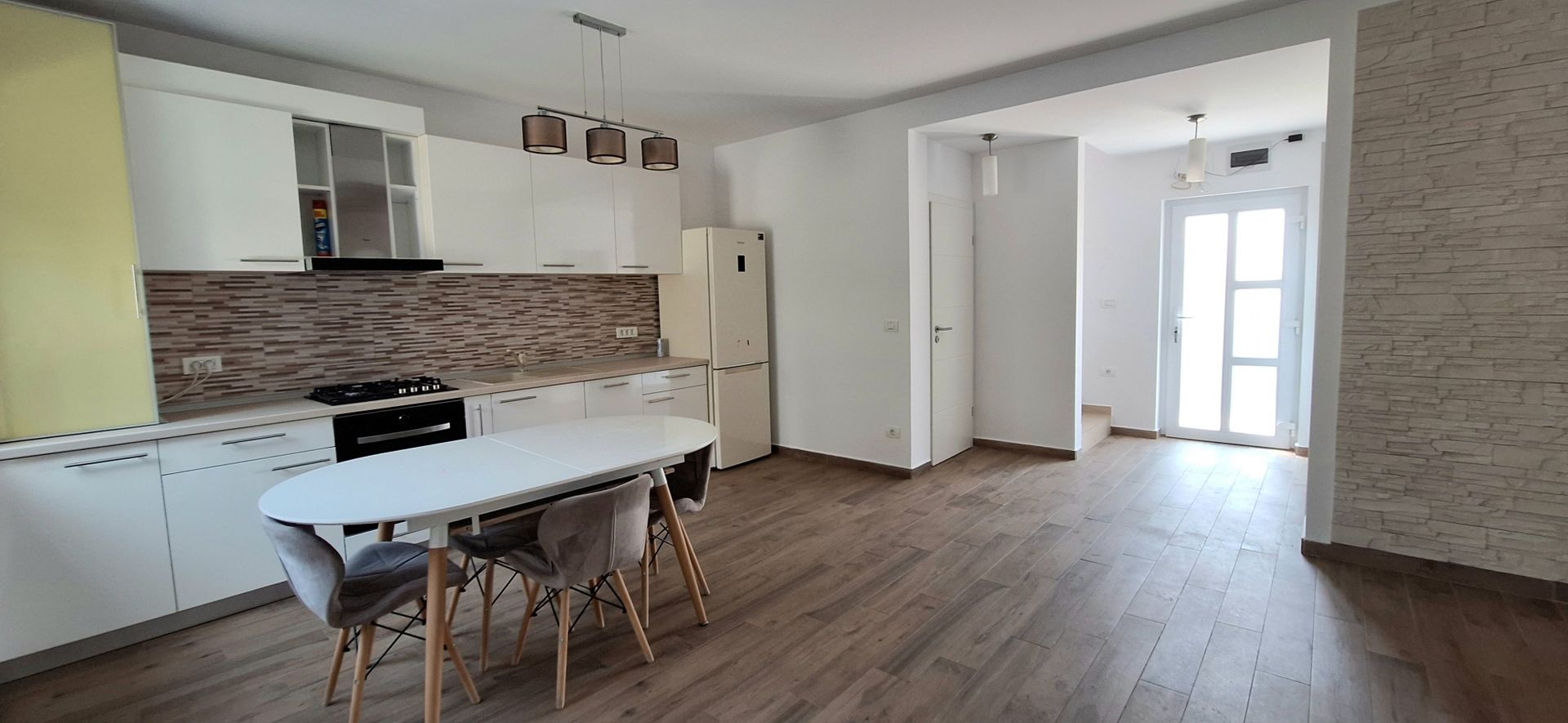 Locuinta insiruita cu 3 camere in Dumbravita - Poză 4