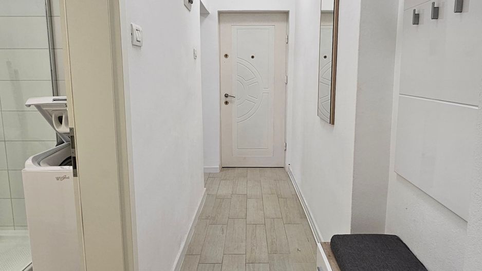 Piata Tractorul garsoniera in bloc vila, complet renovata - Poză 5