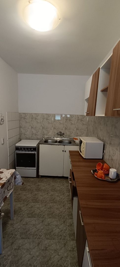 Apartament de închiriat la curte comună chiar în Complexul Studențesc - Poză 11