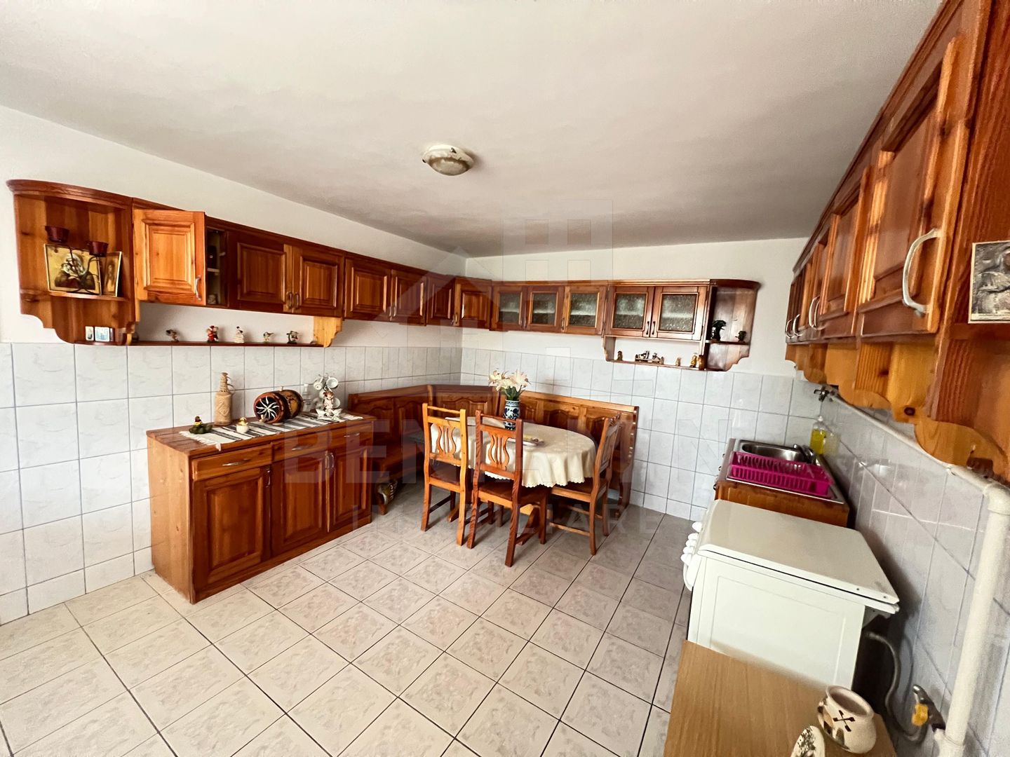 De-Vanzare-Case-16-Camere-400mp-Utili-1100mp-Teren-Sacele-Brasov - Poză 10