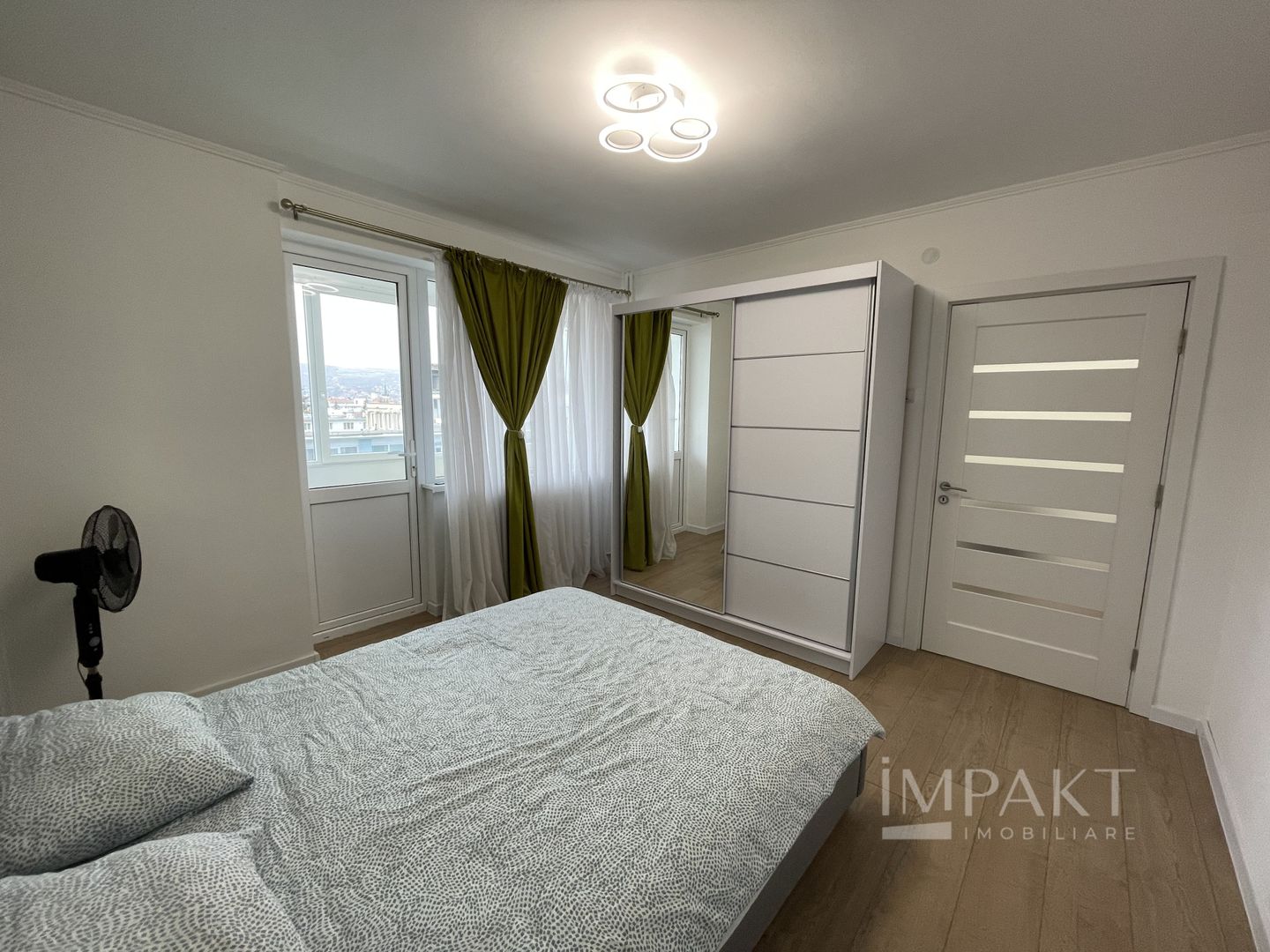 Apartament 2 camere in Piața Mihai Viteazul. - Poză 4