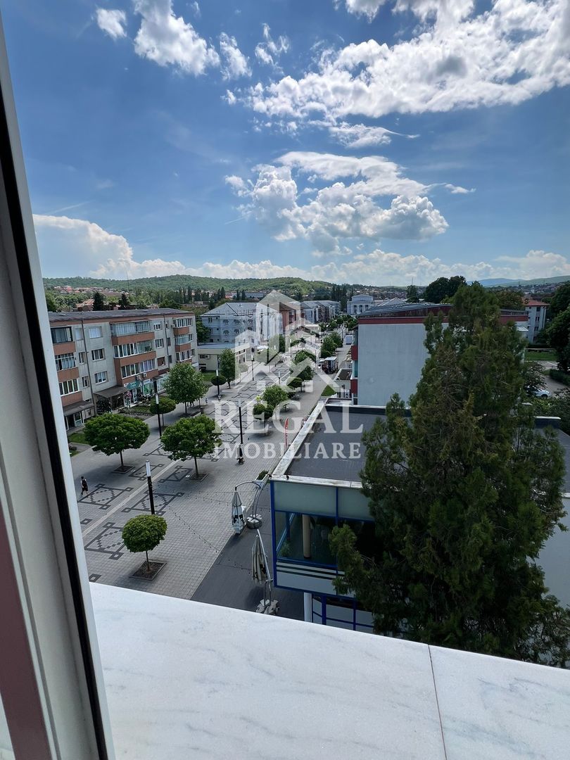 Apartament 3 camere – Ultracentral, vedere spre pietonală și Parc - Poză 1