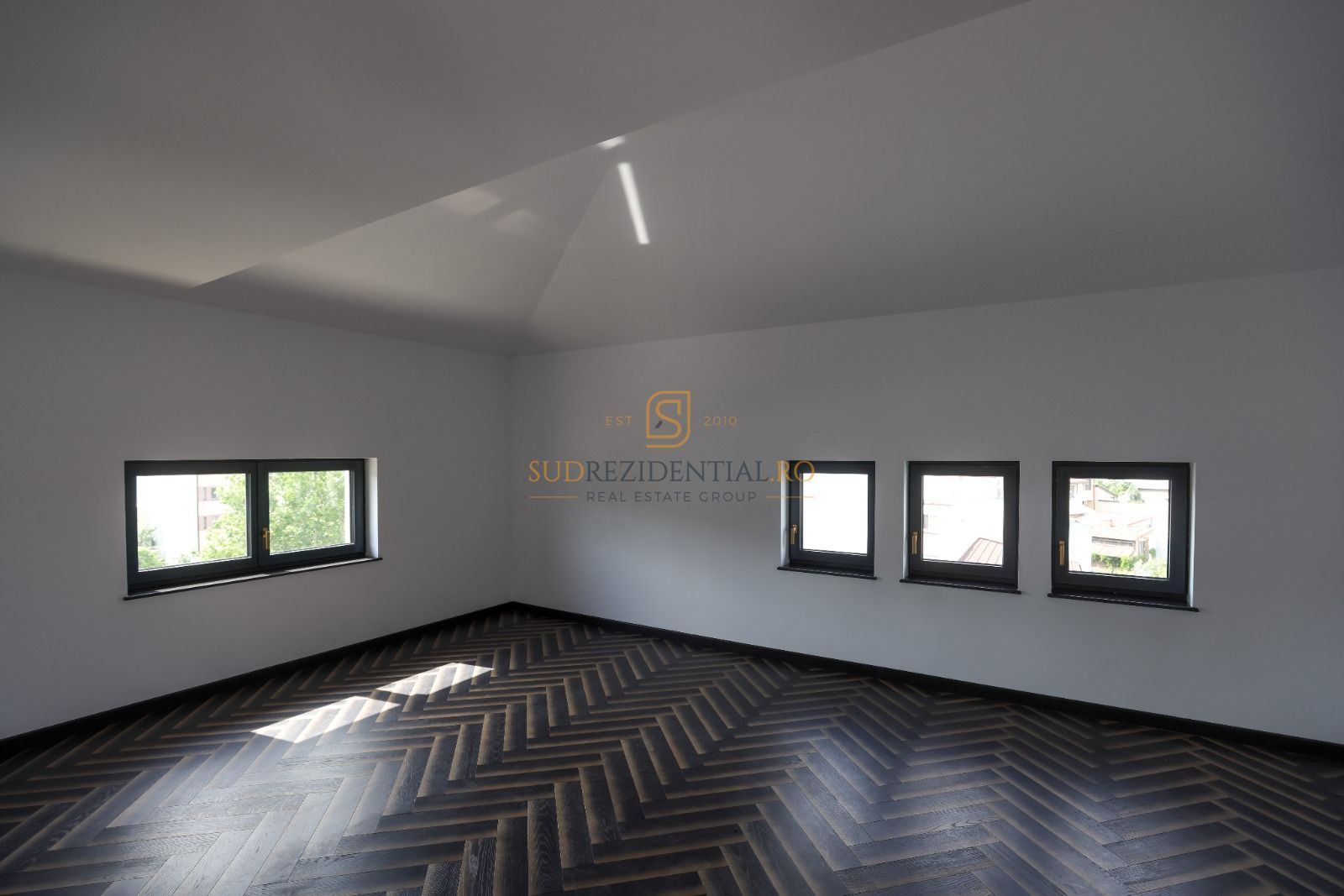 Inchiriere apartament tip duplex , ideal birouri,  Palatul Parlamentul - Poză 1