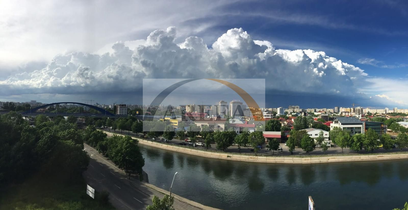 De vanzare - 3 camere decomandat etaj 4 - Splaiul Unirii - Poză 1