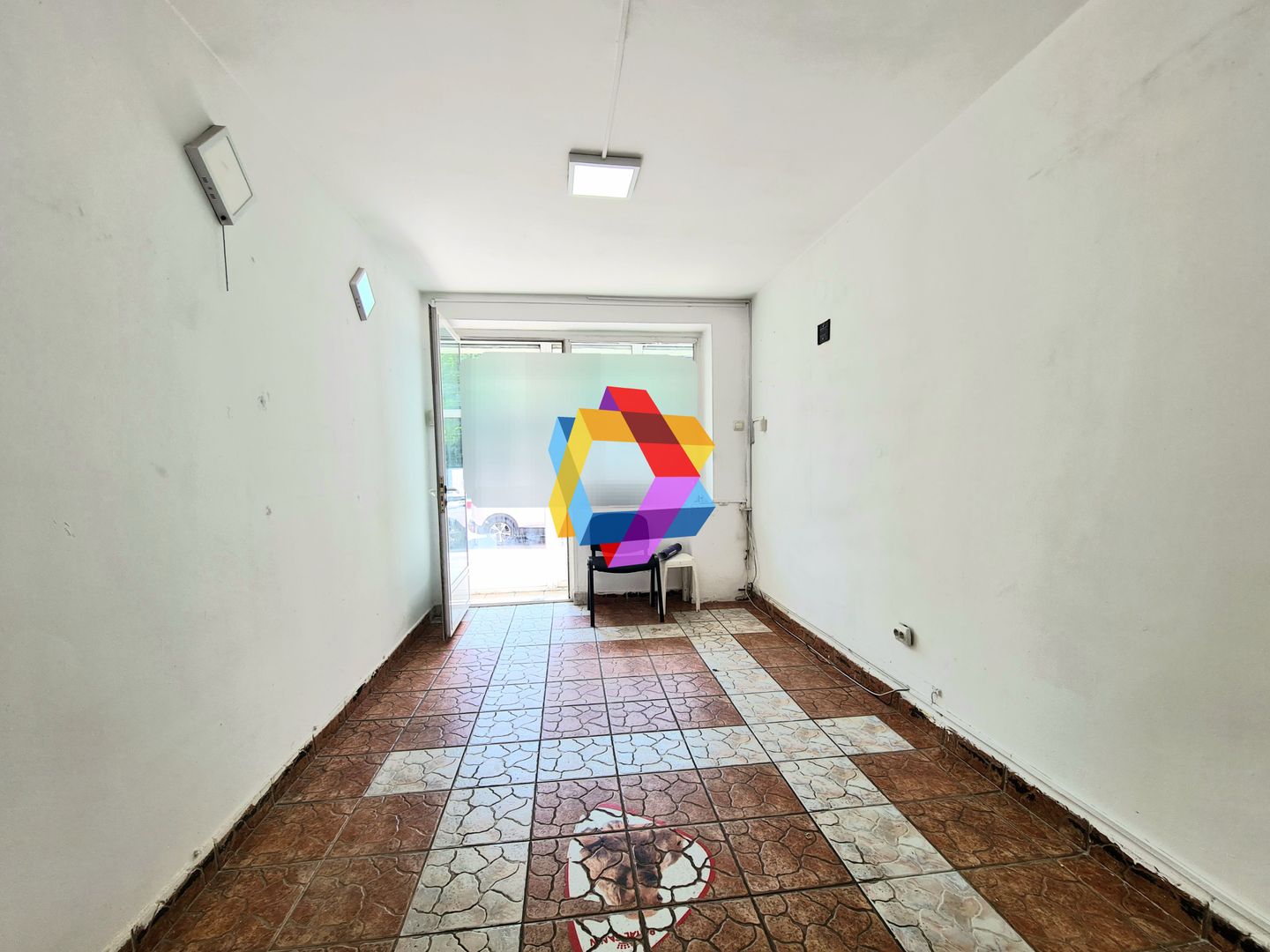 Spatiu comercial de închiriat cu vad Brașov - 55 mp # plus-imo.ro - Poză 2