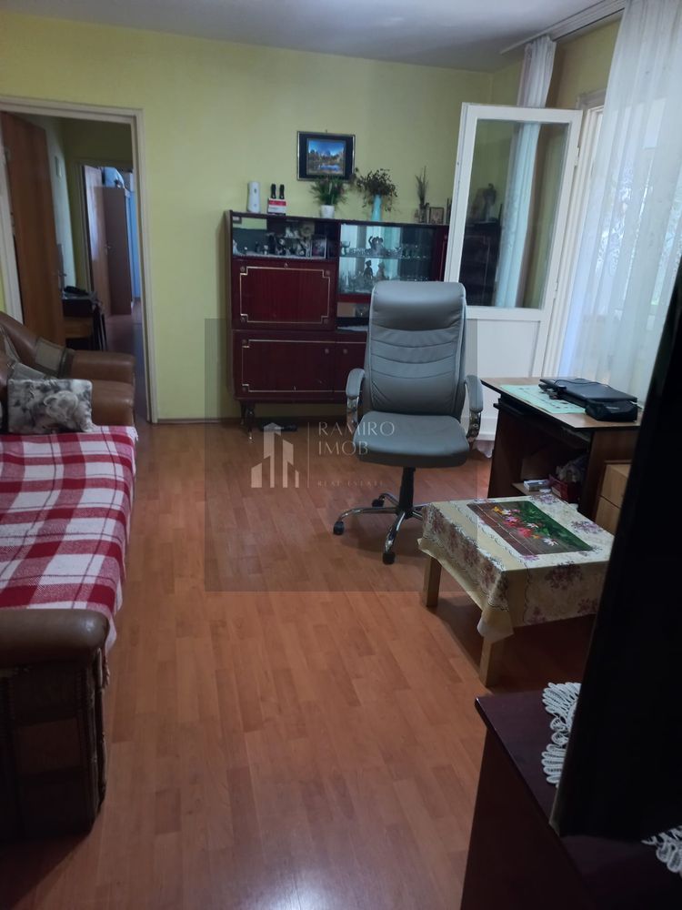 Apartament 3 camere, bloc 4 etaje, Berceni, 67mp - Poză 2