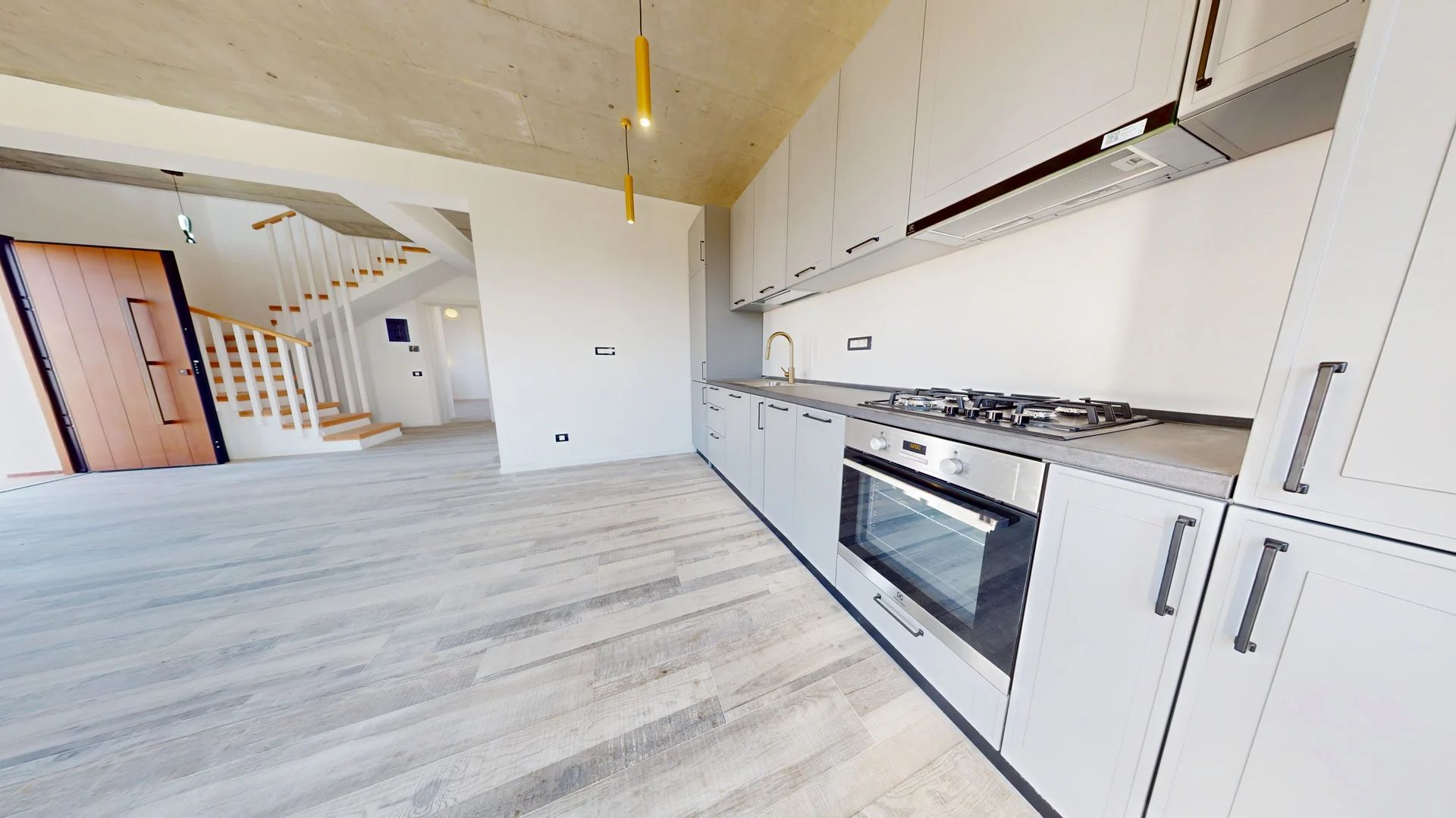 Vila cu stil in Izvor-Tarlungeni - Poză 4