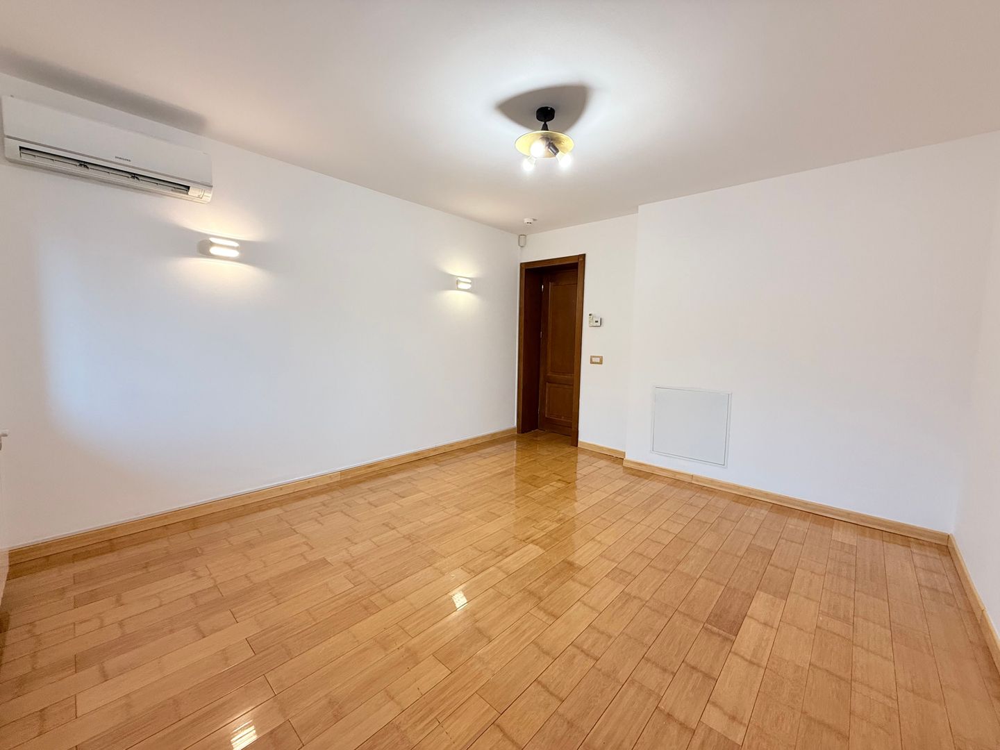 Vilă elegantă cu teren de aproximativ 1.000 mp - Poză 24
