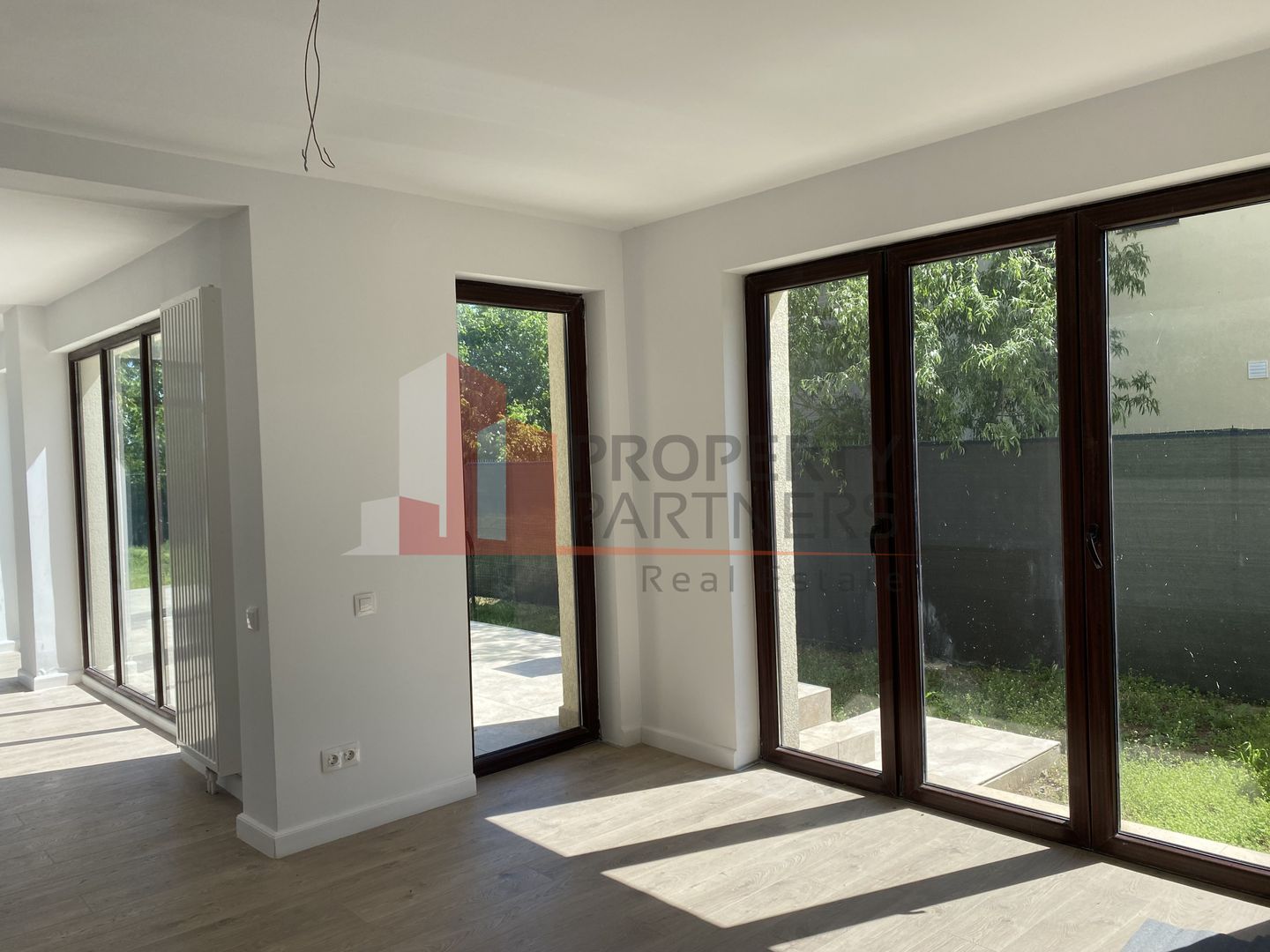 Proprietate pe marginea lacului, vila impresionanta. - Poză 18