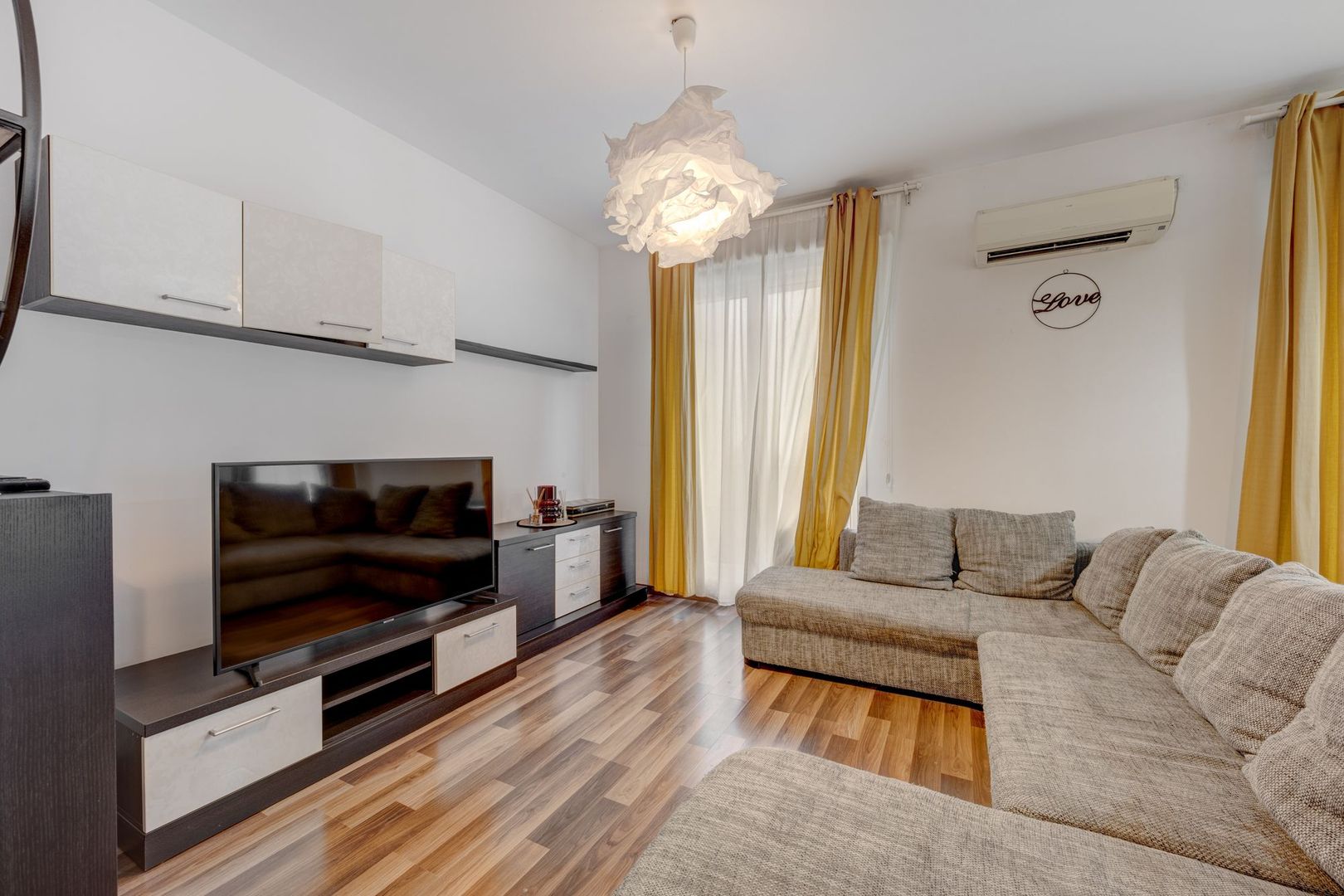Apartament de 2 camere in Cosmopolis cu terasa de 50 mp, faza 1 - Poză 1