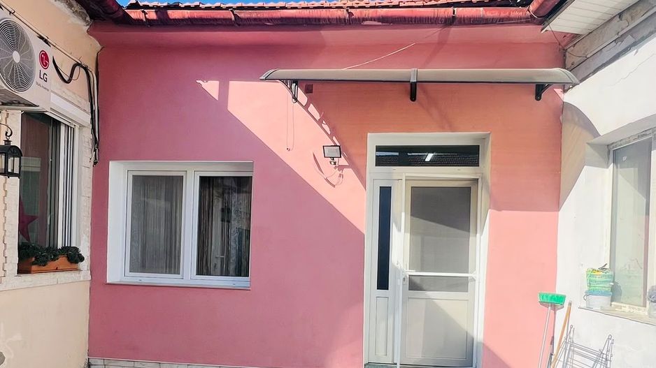 Apartament cu 2 camere la curte comuna , zona centrala - Poză 6