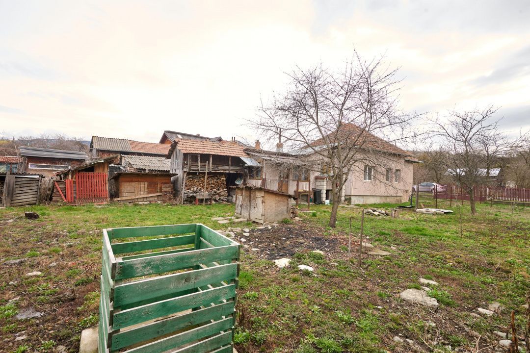 Casa individuala  Leresti la strada principala+ teren 831 mp, utilitati complete - Poză 14