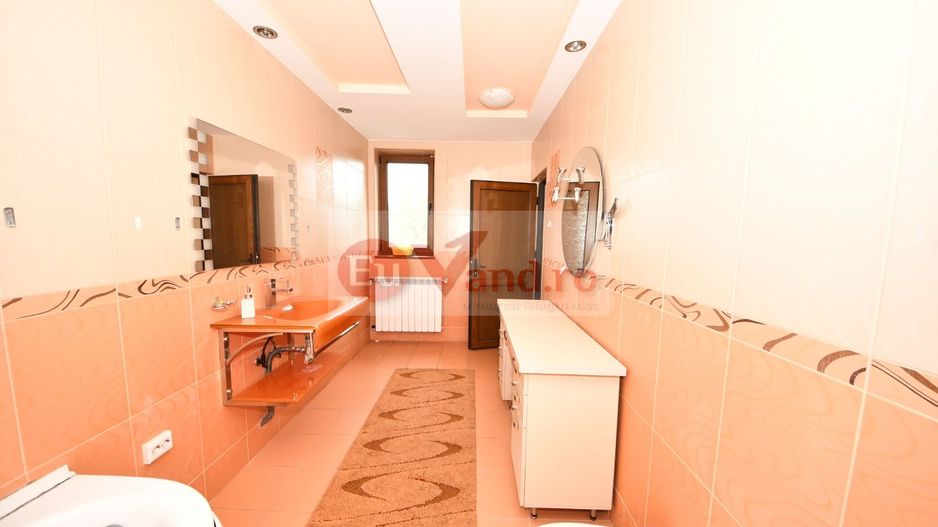 Vila spatioasa, pretabil pentru locuit/clinica, zona Micro 17 – Galati - Poză 26