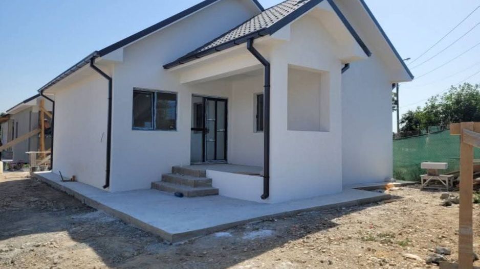 De vânzare – Casă nouă 4 camere în Năvodari, zona Kaufland - Poză 1