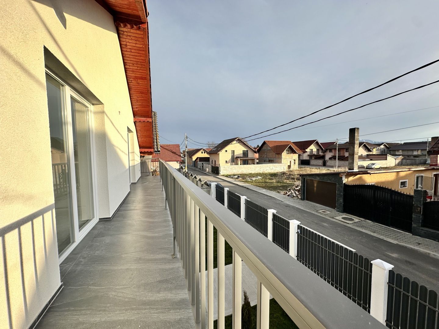 Casă individuală de vanzare  cu garaj și curte proprie – Hălchiu - Poză 27