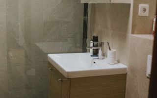 Apartament renovat recent, 3 camere – Cartier Tudor, lângă Școala 18 - Poză 10