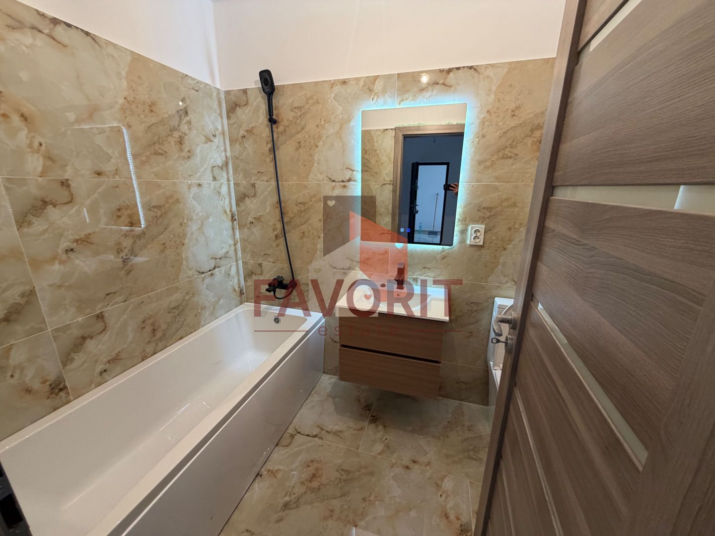 Disponibil imediat. Decomandat. Spatios - Poză 10