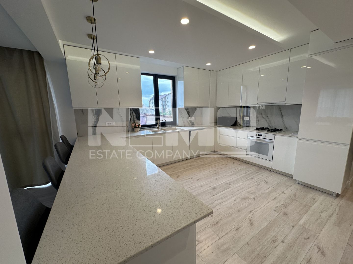 Apartament 3 Camere | 110MP | Cu Boxa si Parcare - Poză 1