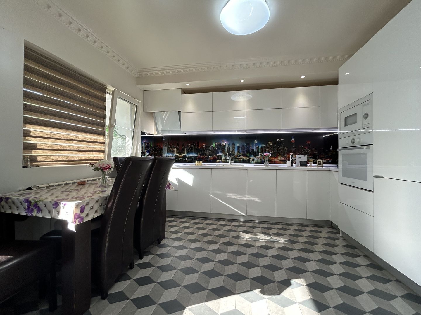 Casa P+1 la pret de apartament - zona Bratianu - Poză 3