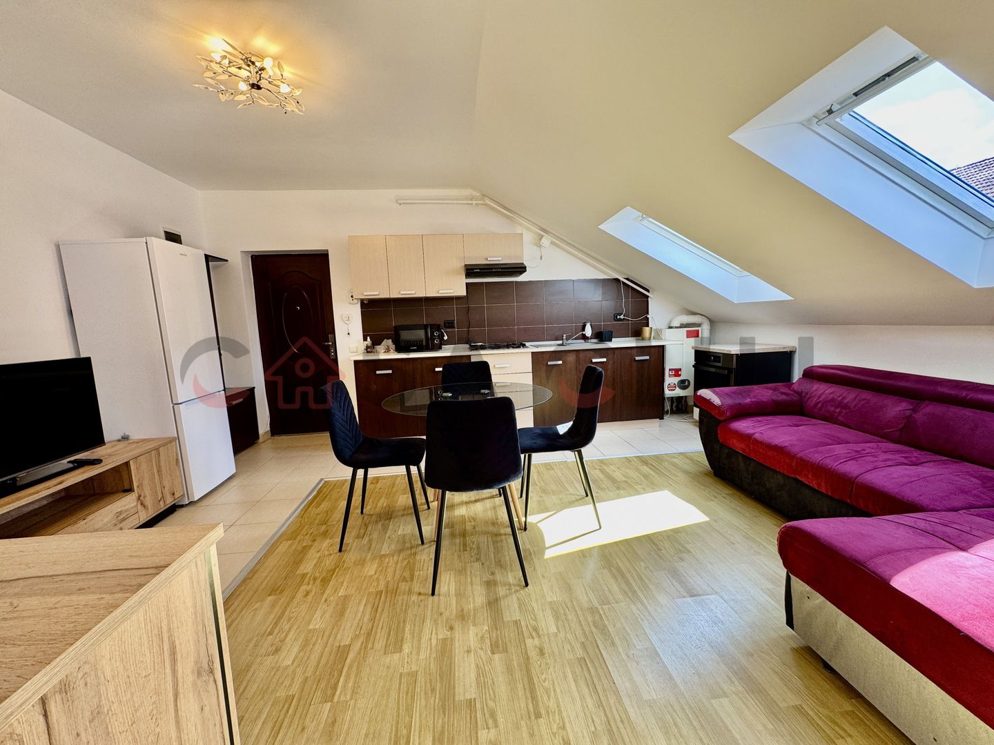 Apartament cu 2 camere semidecomandat, liniste, zona Gradinita ELF ! - Poză 3