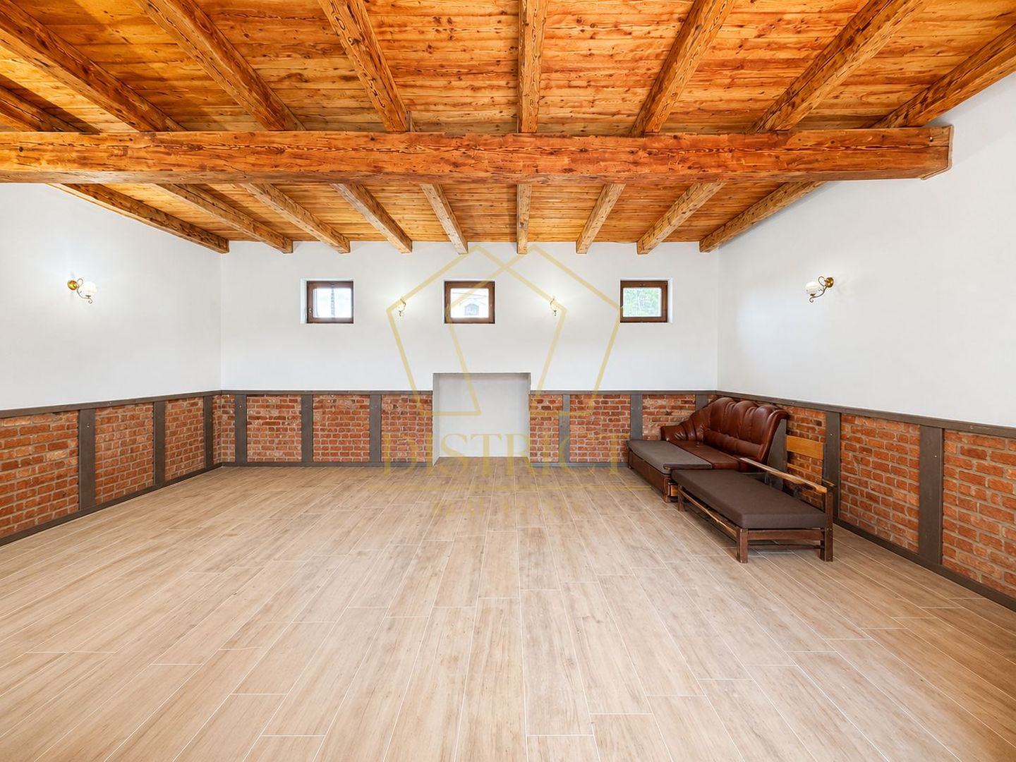 Casa cu istorie in Petrovaselo - Poză 4