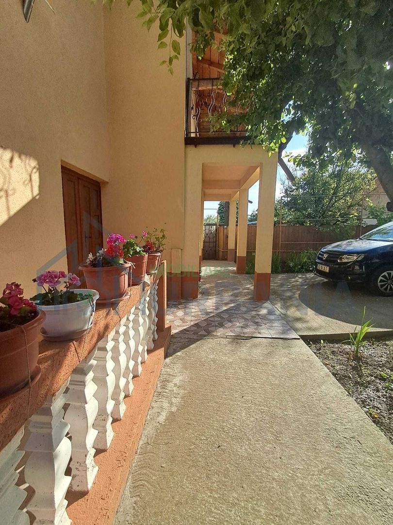 Casă cu 2 niveluri, compusă din 2 apartamente distincte, Tomesti - Poză 8