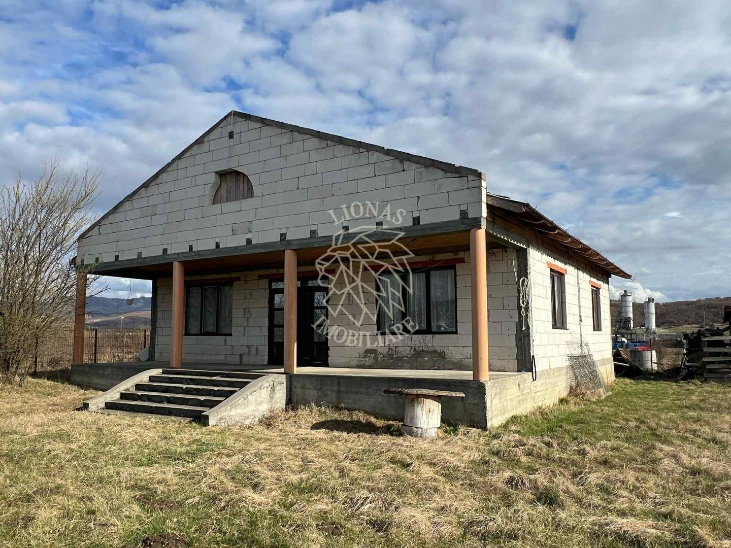 Casa 3 camere 83 mp+terasa 10 mp-teren 800 mp-livada-Livezile - Poză 1