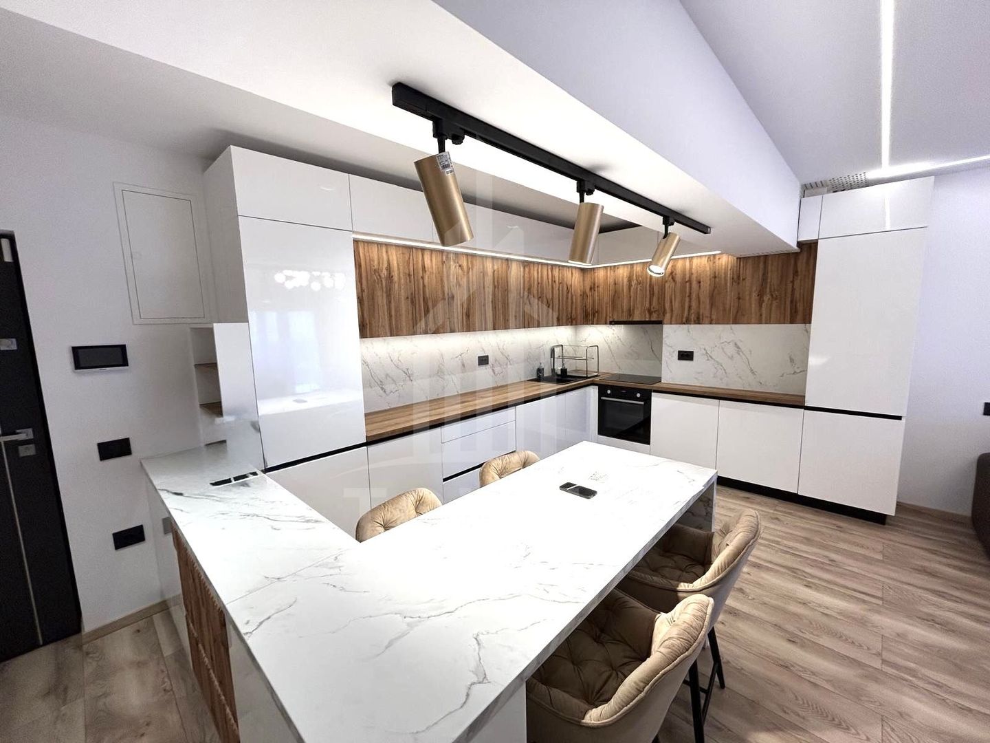 Tower Imob oferă Apartament 2 camere de lux - Poză 4