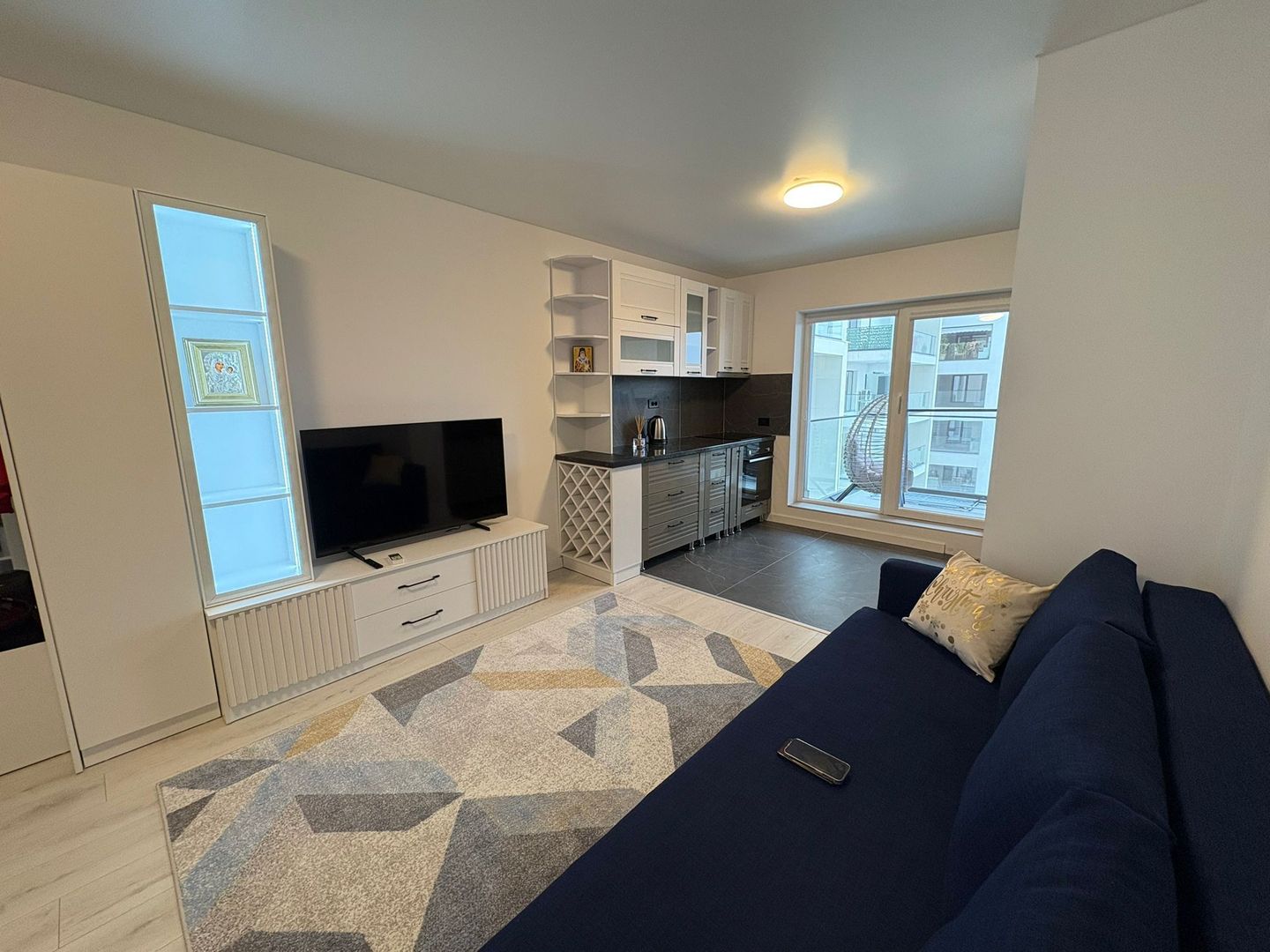 AP. 2 CAMERE SUN ROYAL VIEW, LOC PARCARE, BLOC NOU, METROU 8 MINUTE - Poză 2