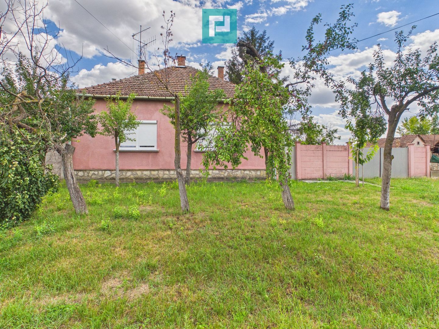 Casă cu 3 camere și teren de 1454 mp în Battonya - Poză 2