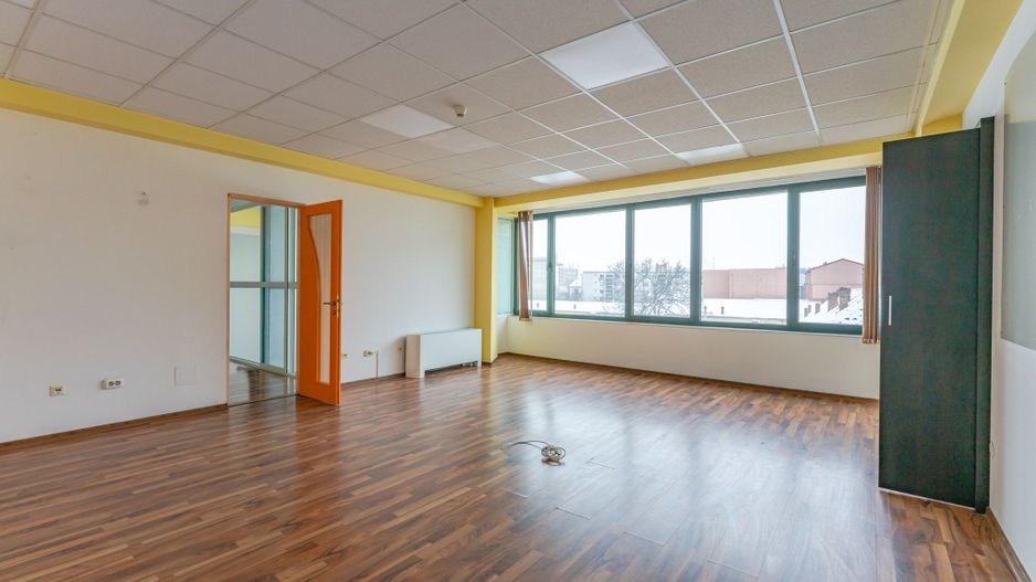 Spațiu birou individual în Brașov, Centru: 39 mp utili pe Strada N. Titulescu - Poză 1