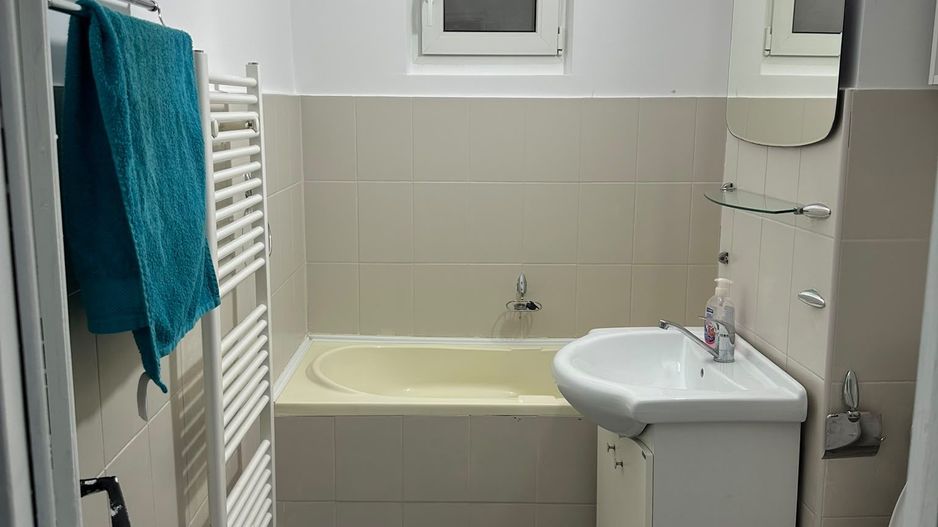 De vanzare apartament cu 3 camere, zona Faleza, etaj 7/8, 149.000 euro - Poză 3