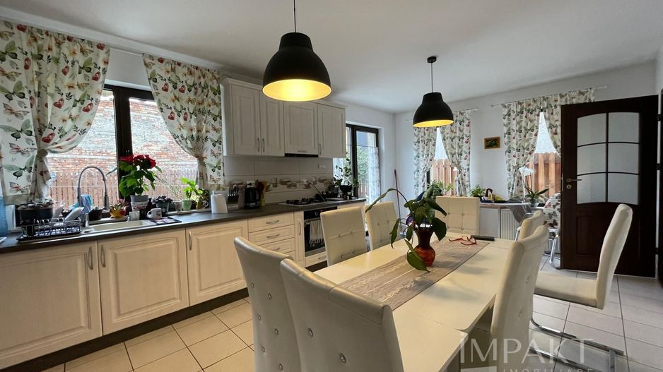 Casa  cu 4 Camere si Garaj in Cartierul Someseni, Cluj-Napoca - Poză 20