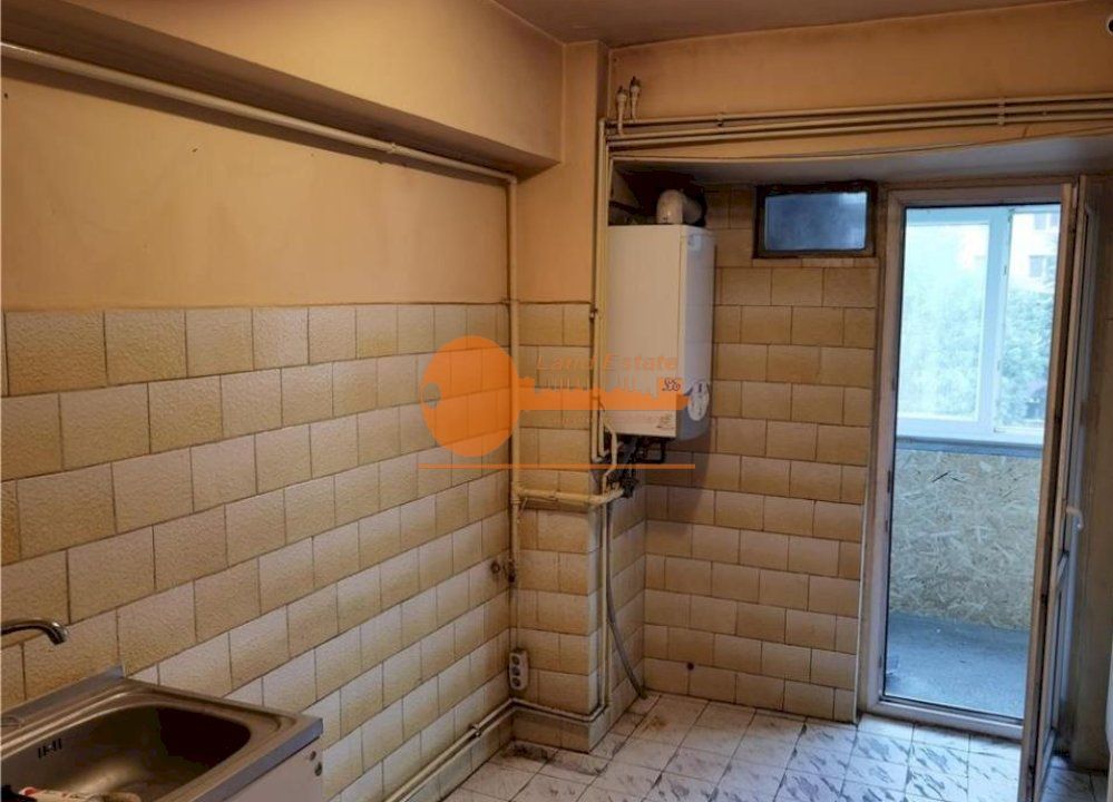 Apartament cu 3 camere in zona Gorjului (Centrala -Bloc Reabilitat) - Poză 1